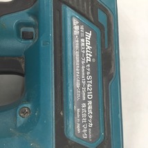 △△ MAKITA マキタ 18V 充電式タッカ　25mm　本体のみ ST421D ブルー やや傷や汚れあり_画像4