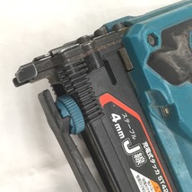 △△ MAKITA マキタ 18V 充電式タッカ　25mm　本体のみ ST421D ブルー やや傷や汚れあり_画像2