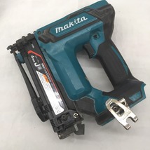 △△ MAKITA マキタ 18V 充電式タッカ　25mm　本体のみ ST421D ブルー やや傷や汚れあり_画像1