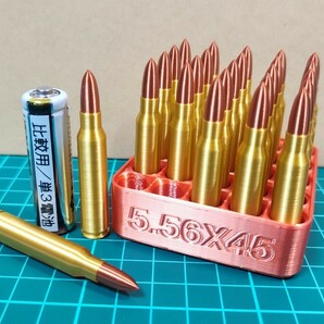 5.56x45mm NATO 弾風 ダミーカート 25個セット【送料無料 /トレイおまけ付】(検) 5.56 M4 M16 AUG FAMAS H&K G36 等の撮影にいかが