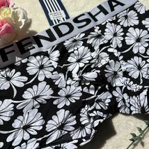 新品　メンズ　Lサイズ　触り心地超いい　FENDSHA ブラック　ホワイト　花柄　ボクサーパンツ ボクサーブリーフ エロカッコいい _画像2