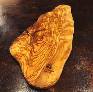 【Arte Legno】ルスティックカッティングボード　ハンドメイド Italy オリーブウッド　まな板　天然木　花言葉は平和　