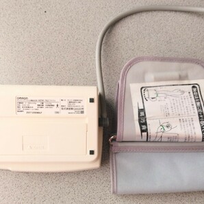 【新品電池付・送料込み】 OMRON オムロン デジタル自動血圧計 手首式 HEM-762 ファジイ 家庭用健康器具 簡単操作 取扱説明書付 動作確認済の画像7