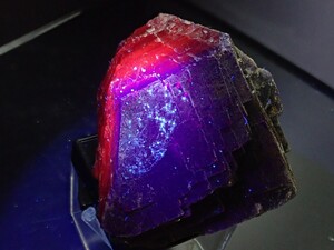 【赤紫蛍光】特大125g ブラックフローライト　蛍石　原石　標本