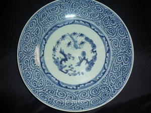 ( comfort ) Edo middle period blue and white ceramics . Tang . large plate (30cm) reverse side futoshi Akira .. year made . less . completion goods 