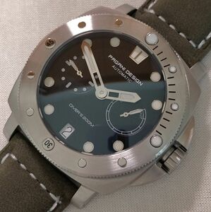 真正ミリタリーダイバーズ!【パワリザインジ搭載!新品】防水性能200m スモセコ シンセティックサファイア③黒/ミリタリーグリーン