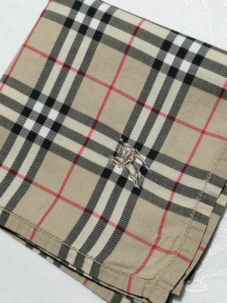 BURBERRY【USED良品】　バーバリー　ノバチェック柄　ハンカチ　ホースロゴ刺繍　赤ライン入り　④