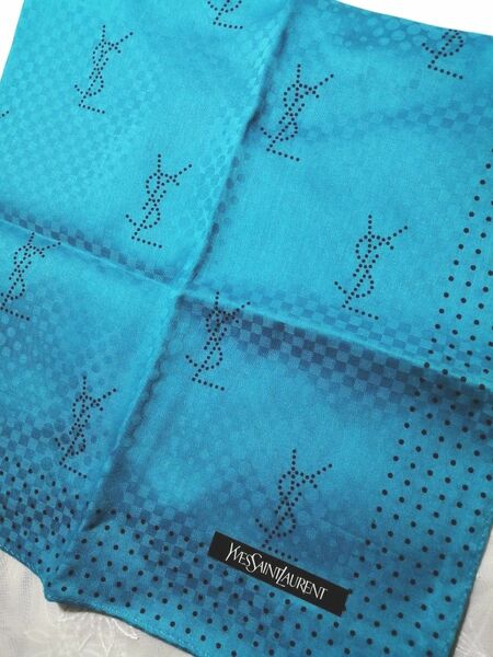 Yves Saint Laurent　ロゴプリント　ハンカチ　スカーフ　(光の角度で水玉と市松模様が浮かびます)　日本製　新品