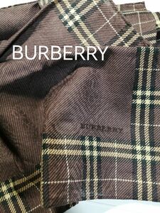 【USED美品】BURBERRY　 バーバリー　ハンカチ　スカーフ　大判　(光が当たると模様が浮きでます)　ロゴ刺繍