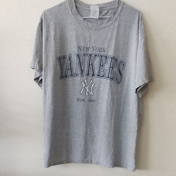 ニューヨークヤンキース Tシャツ 灰色 Mサイズ