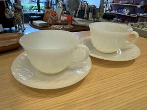 A5109[fireking] swirl ivory cup & saucer 2 customer 