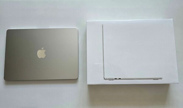 【中古美品】MacBook Air 13インチ Apple M2チップ搭載モデル スターライト MLY13J/A