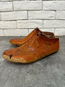 5137/5117 ドイツ アンティーク 木型 靴型 両足 ペア オブジェ 1900年代 インダストリアル レディース 足長23.5cm 幅8.5cm 高さ10cm baa