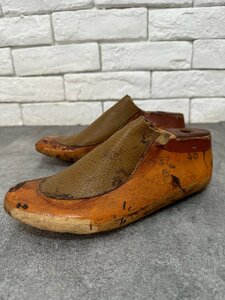 5149/4987 ドイツ アンティーク 木型 靴型 両足 ペア オブジェ 1900年代 インダストリアル レディース 足長23.5cm 幅8cm 高さ10cm baa