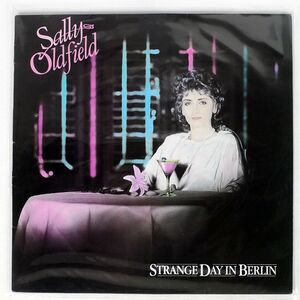 英 SALLY OLDFIELD/STRANGE DAY IN BERLIN/BRONZE BRON549 LP