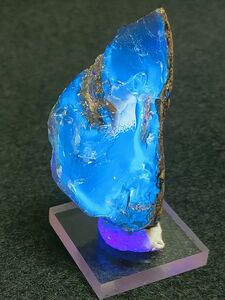 ブルーアンバー インドネシア 琥珀 天然石　レア　蛍光　鉱物標本