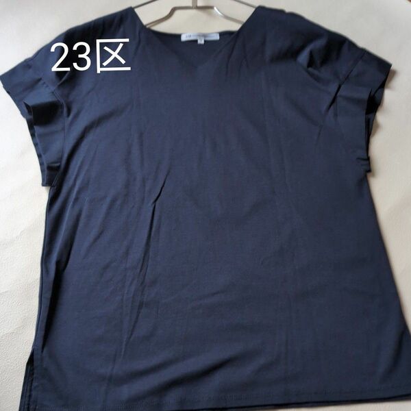 【美品】 23区　Ｖネック半袖 　定番カットソー　 Tシャツ 　トップス　フリルタック袖　