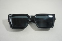 美品 正規 LOUIS VUITTON ルイヴィトン サングラス 1.1 ミリオネア Z1165E スクエア 眼鏡 ブラック 本物424O▲_画像3
