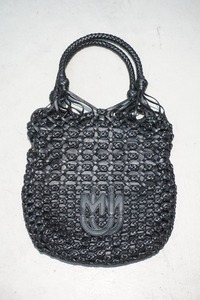  новый товар стандартный MIUMIU MiuMiu MACRAME BAGmak ламе кожа большая сумка ручная сумочка ковш вязаный чёрный 5BC066 RETE подлинный товар 516O^