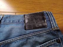 Levi's PCL16B　w32(82cm)　ストレートジーンズ　ユーズド加工　送230円可能　スソにシミ有り_画像8