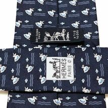 ■美品■HERMES エルメス　ネクタイ　アヒルと魚　水鳥　総柄　シルク100% フランス製　ブルー系　ビジネス_画像6