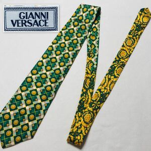 GIANNI VERSACE ジャンニヴェルサーチ　ネクタイ　格子　チェック　黄金細工　シルク100% イタリア製　グリーン系　ビジネス