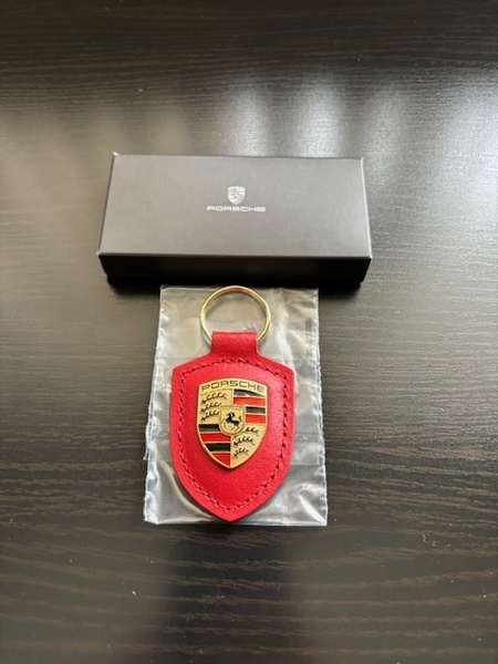 ★新品未使用　希少　ディーラー提供品★ポルシェ　PORSCHE クレスト　キーホルダー　キーリング　レッド　ノベルティ