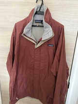 Patagonia(パタゴニア) ハードシェルレインジャケット 格納式フード Mサイズ エンジ（煉瓦色) 83813 F9_画像1