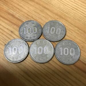 稲100円　銀貨　昭和40年　5枚. 