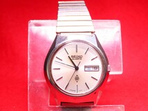 ■♪価格高騰! 資産価値！ 稼働 電池新品 メンズ ビンテージ 高級超レア！ SEIKO セイコー ３８クオーツ デイデート 3803-7010 難有_画像2