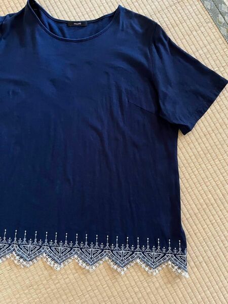 ピサーノ　裾レース刺繍　tシャツ　（紺色）　LLサイズ