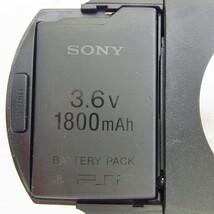 K811-Y25-2892 SONY ソニー PSP-1000 ゲーム機 通電未確認 カセット付き 現状品②_画像5