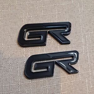 GR GAZOO RACING 金属製エンブレム　ブラック　黒　2つセット　両面テープ付き