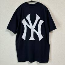 【美品】NEW ERA ニューエラ Tシャツ メンズ L ネイビー ヤンキース ビッグロゴ MLB 夏 人気 半袖 白 ロゴ ニューヨークヤンキース NY MLB _画像2