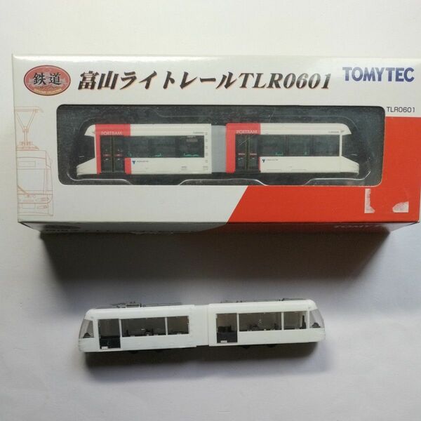 鉄道コレクション 富山ライトレール TLR0601（赤）＋　無塗装トラム