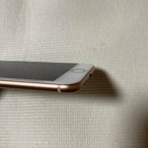 送料無料 超美品 SIMフリー iPhone8 64GB ゴールド バッテリー最大容量100% SIMロック解除済 付属品_画像4