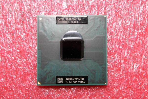 #1040 Intel Core 2 Duo P8700 SLGFE (2.53GHz/ 3M/ PGA478) 保証付