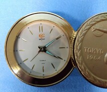 SEIKO セイコー 1964年東京オリンピック記念メダル型ゼンマイ式置き時計(UB525) スポーツ 競技 八王子引き取りOK24531_画像2