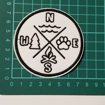 C-14【 アイロンワッペン 】 刺繍ワッペン アップリケ リメイク 焚き火 コンパス compasses 東西南北 アイロンワッペン ワッペン _画像2