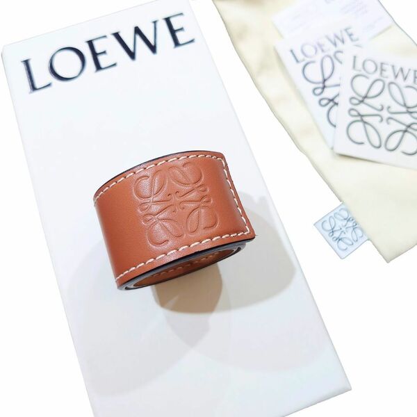 【ほぼ未使用】LOEWE ロエベ スラップ ブレスレット スモール 119.19.336 レザー カーフスキン タン ブラウン 茶 バングル 現行品 送料無料