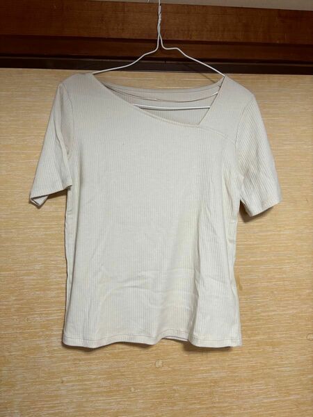 GU Tシャツ カットソー　ベージュ　M