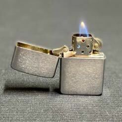 機能美溢れるSimple is bestな ただ火を灯すだけの#200 ZIPPO 1989 中古 使用可 全てのバリエーションの元になっている定番中の定番モデル