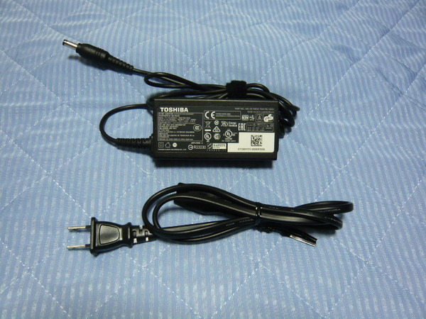 東芝 ACアダプタ 19V-3.42A（PA5178U-1ACA）外径約5.5ｍｍ・内径約2.5ｍｍ★中古品★送料無料・匿名配送★