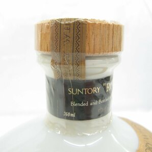 【未開栓】SUNTORY サントリー ROYAL ローヤル 沖縄 紅型 陶器ボトル ウイスキー 760ml 43% 1240g 11558220 0503の画像6