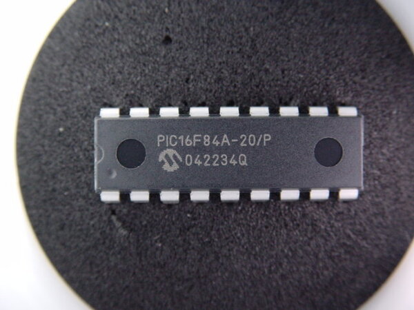 マイクロチップ PICマイコン IC PIC16F84A-20/P 16F84 CPU 16F84 PIC 16F84A-20/P 未使用 プログラム入門に最適