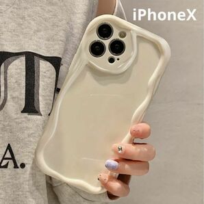 iPhoneX / XS うねうね 韓国っぽ ケース ホワイト シンプル 無地