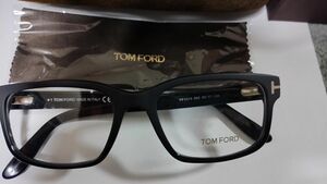 TOM FORD　 伊達メガネ　サングラス TF5313 002 イタリア製