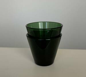 イッタラ　IITTALA グラス　2個　深い緑色　中古品