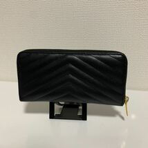 ほぼ未使用　美品　SAINT LAURENT サンローラン YSL Vステッチ ラウンドファスナー 長財布 ブラック 金ロゴ_画像2