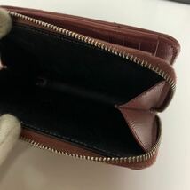 使用回数少　美品　SAINT LAURENT サンローラン ピンク系 Vステッチ　折り財布　YSL シルバー金具_画像10